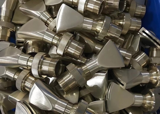 Quạt nước có thể điều chỉnh hướng 1 "bằng đồng thau Máy phun nước 35,2gpm