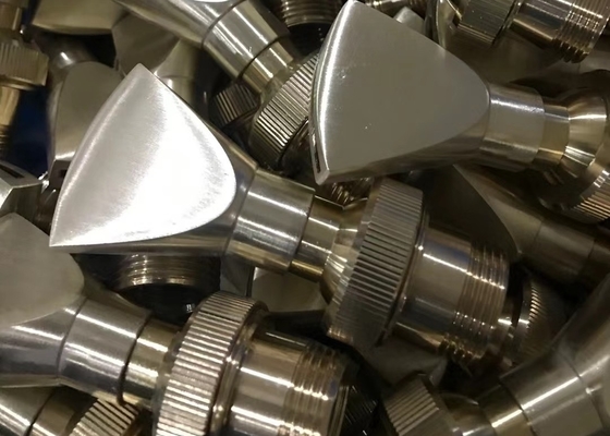 Quạt nước có thể điều chỉnh hướng 1 "bằng đồng thau Máy phun nước 35,2gpm